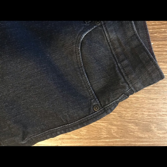 Very nice pair of women’s boot cut jeans. - Picture 5 of 9